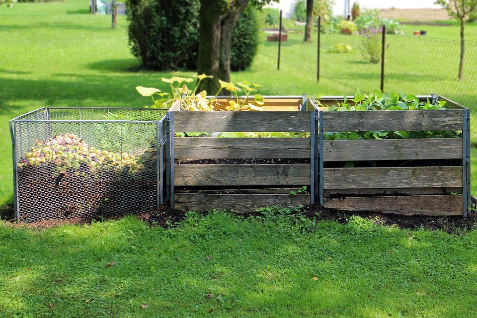 THE COMPOST BIN FOR YOUR GARDEN